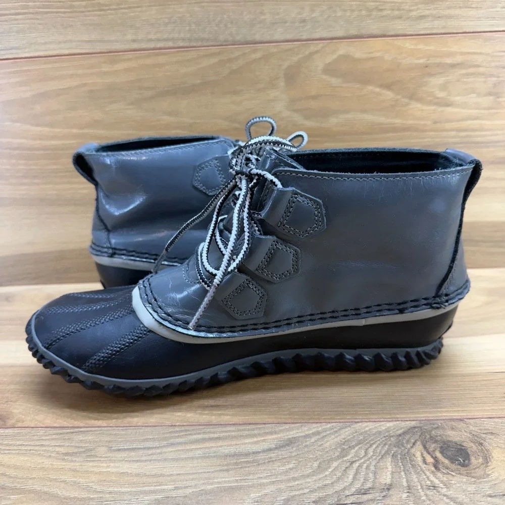 Sorel Out N About‎ Boots Womens 9 Gray Patent Leather Waterproof Snow Boots